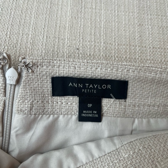 Linen Blend Ann Taylor Petite Skirt - Picture 2 of 2